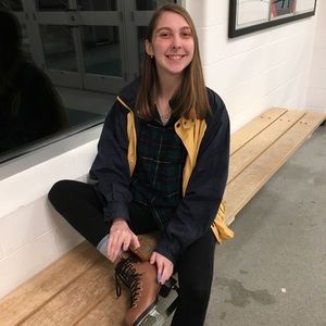 Meet your Posher, Larissa